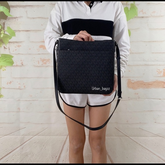 Michael Kors JST Large Crossbody - Picture 4 of 8